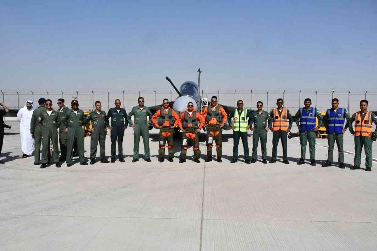 Indian Air Force Shines at Dubai Airshow 2025 with Tejas Fighters and the Spectacular Suryakiran Team